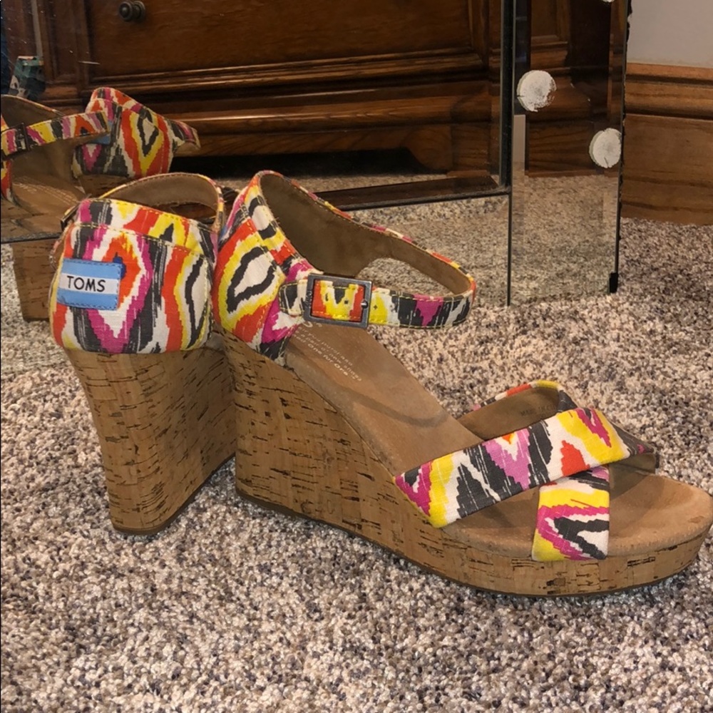 TOMS wedges